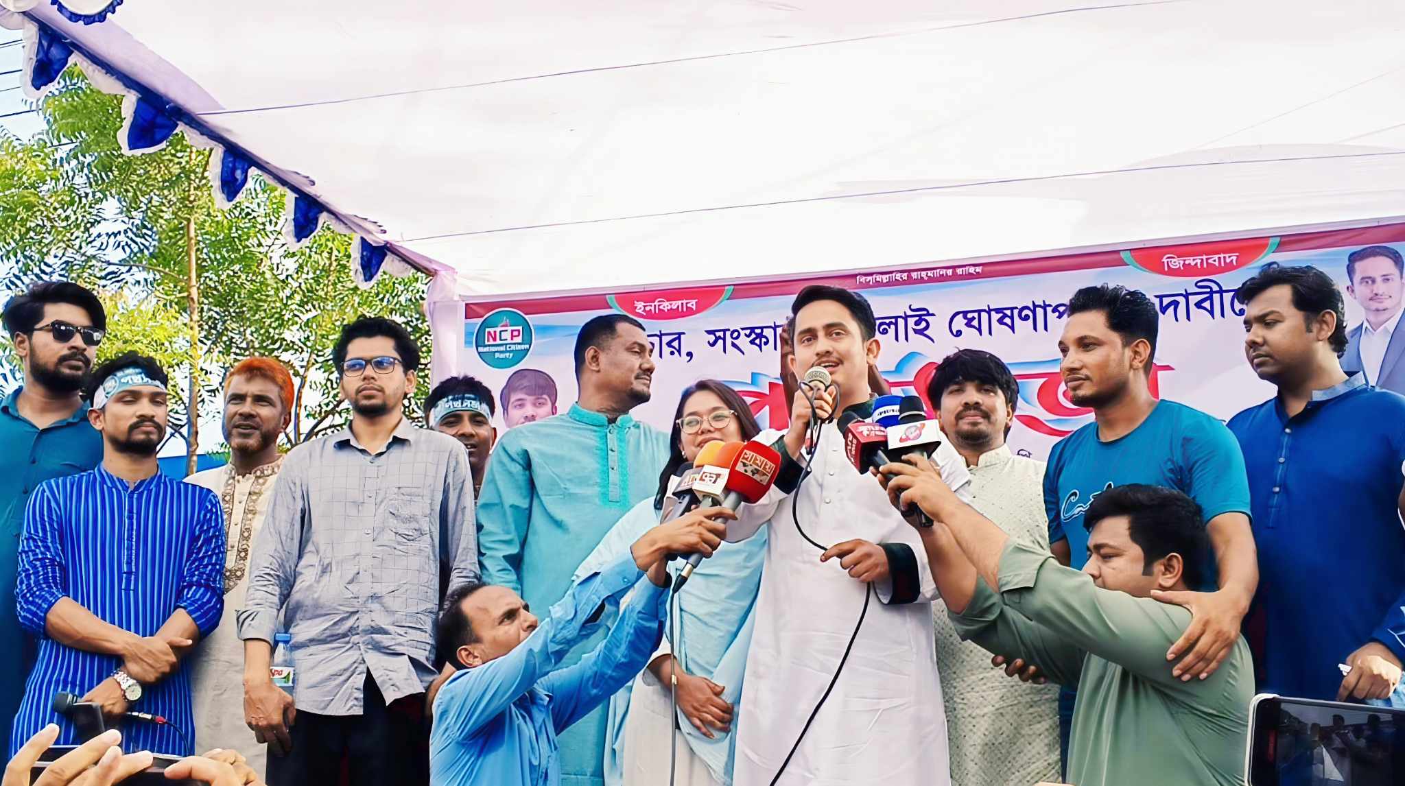 জলঢাকায় এনসিপি’র মুখ্য সংগঠক সারজিস আলমে’র পথসভা