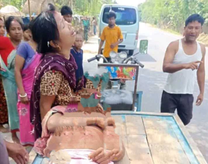 ডোমারে মাইক্রোবাসের ধাক্কায় দিলিপ নামের এক যুবক নিহত