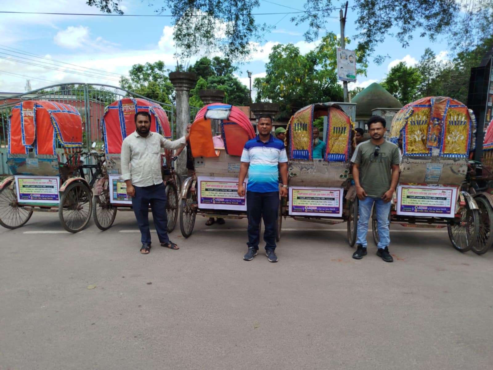 সৈয়দপুরে পাখি সুরক্ষায় রিকশায় প্ল্যাকার্ড স্থাপন