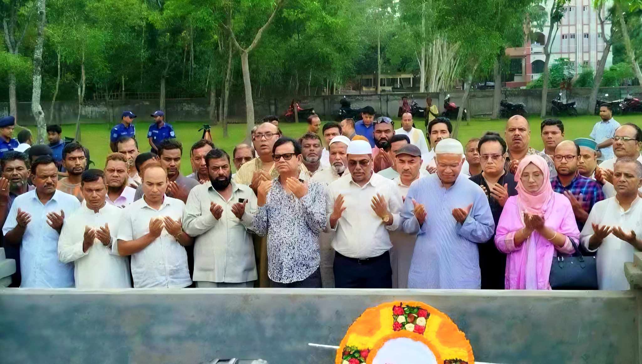 বিমান দুর্ঘটনায় শহিদ মাহেরীনের কবরে শ্রদ্ধা জানালেন ডা. জাহিদ হোসেন