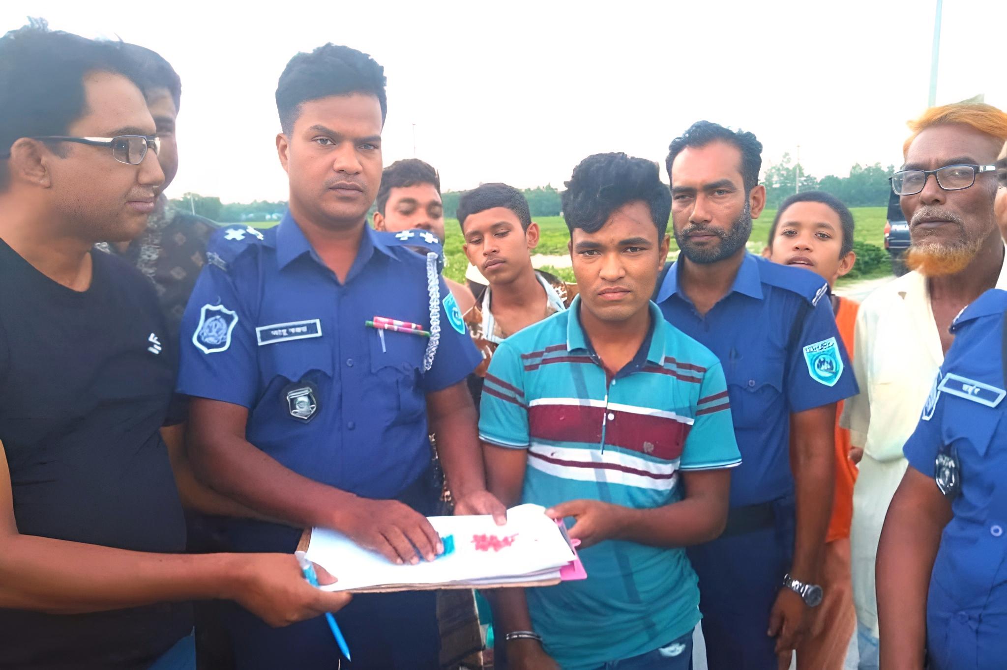 জলঢাকায় পুলিশের অভিযানে ৬০ পিস ইয়াবাসহ চিহ্নিত মাদক কারবারি গ্রেফতার