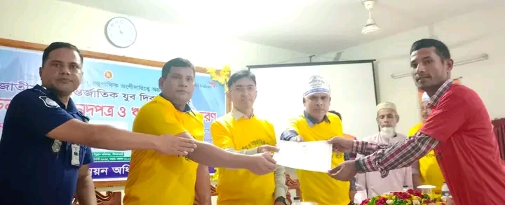 নীলফামারীতে যুব দিবসে ৫৯ লাখ টাকার ঋণের চেক বিতরণ 