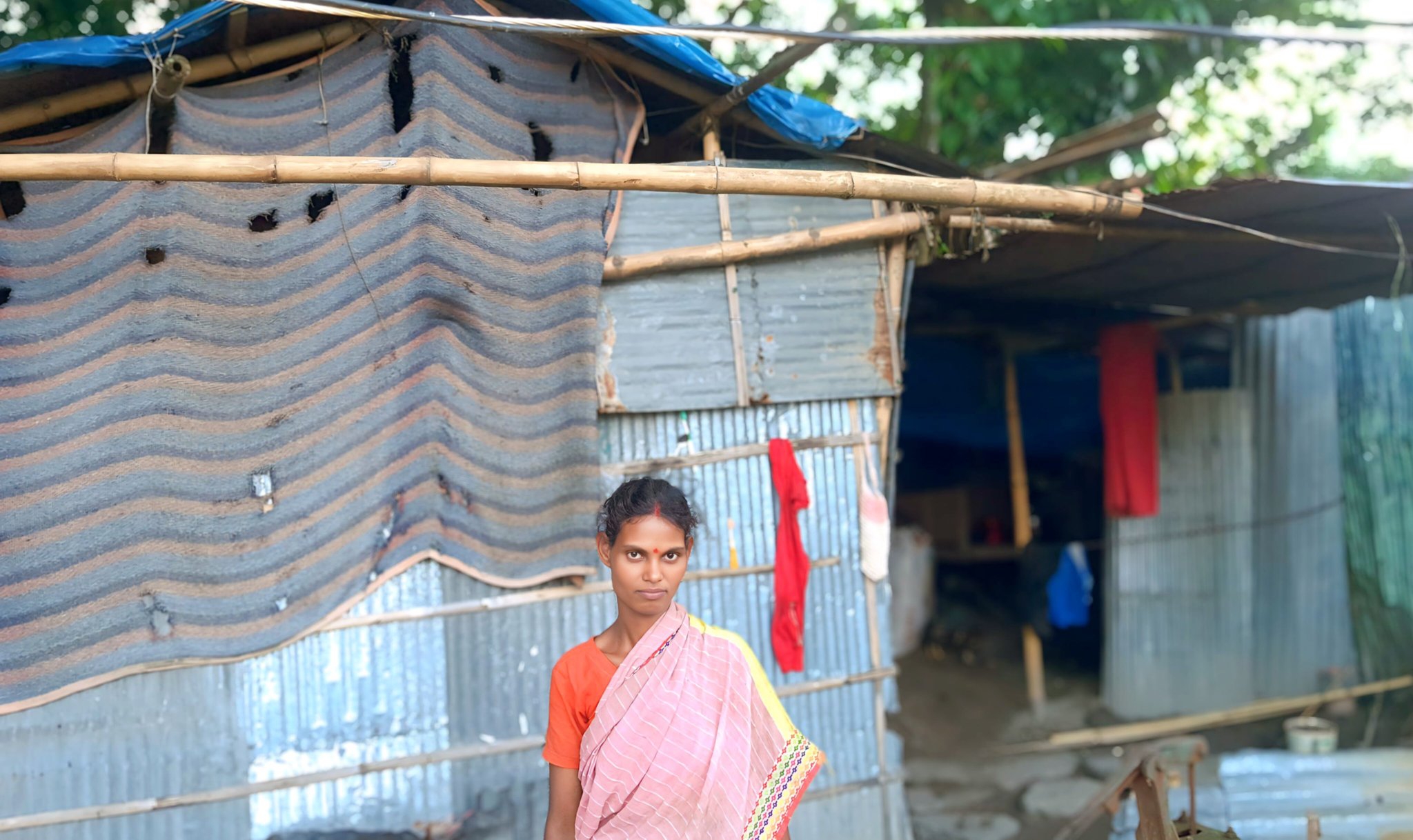 জলঢাকায় জরাজীর্ণ ঘরে কষ্টের জীবন বাকপ্রতিবন্ধী রঞ্জনা’র