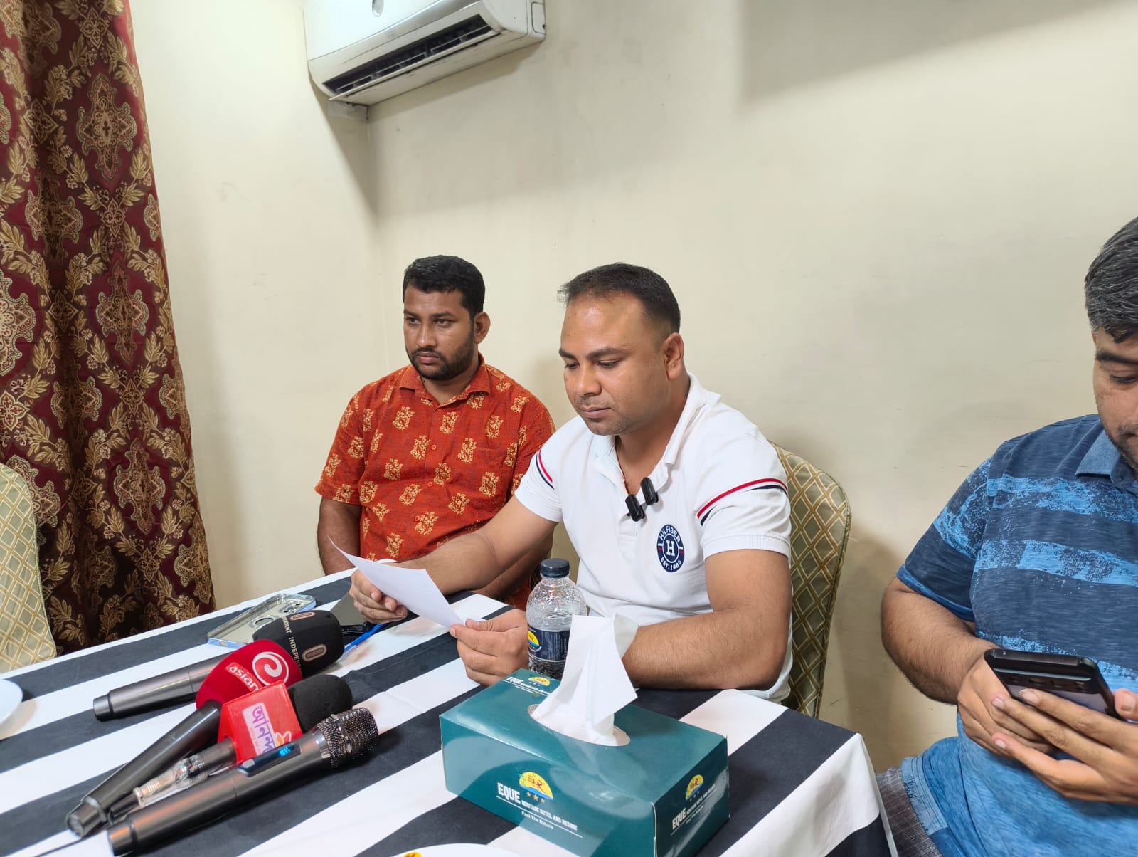 ফেসবুকে একাধিক ব্যক্তির বিরুদ্ধে অপপ্রচার, ভুক্তভোগীর সংবাদ সম্মেলন
