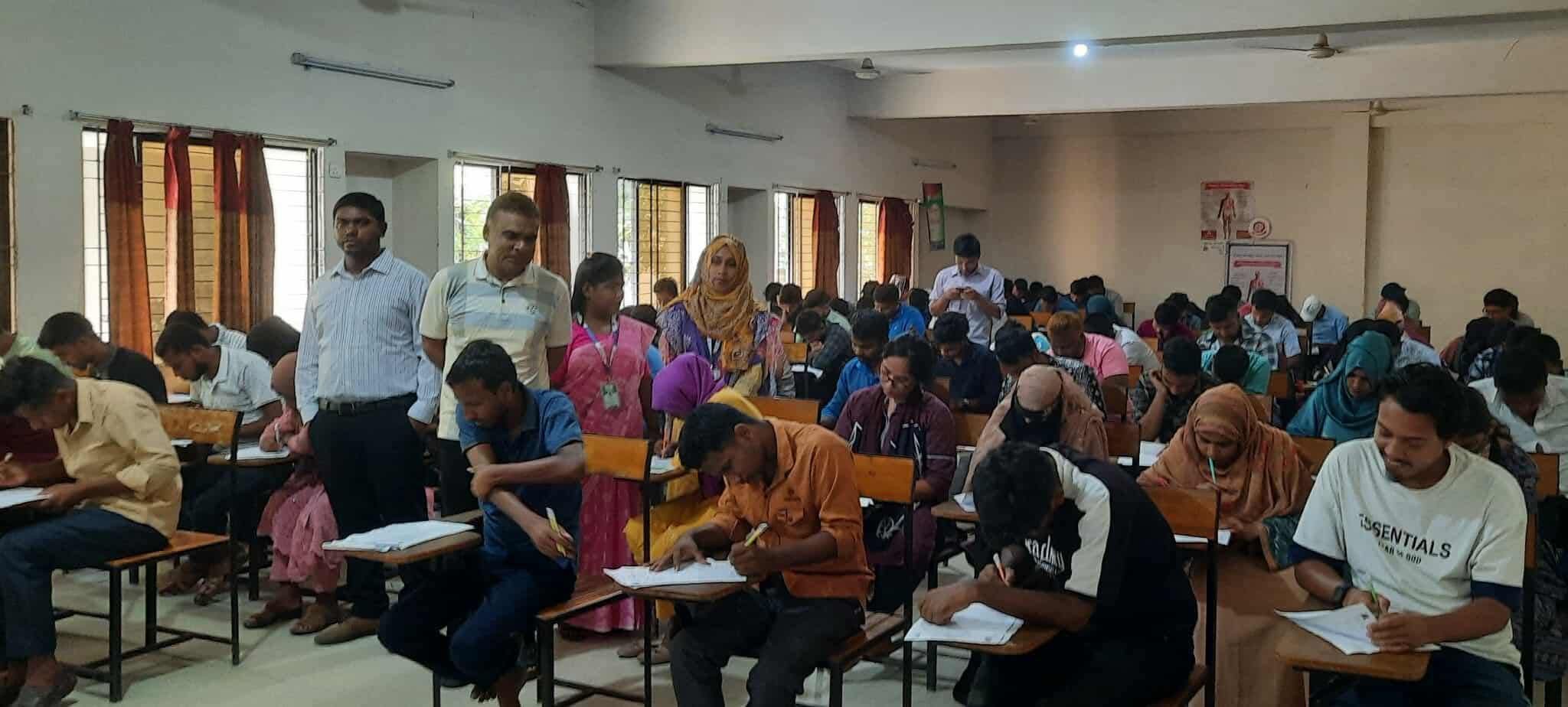 ফ্রিল্যান্সিং খাতে দক্ষ জনশক্তি তৈরিতে নীলফামারীতে ভর্তি পরীক্ষা অনুষ্ঠিত