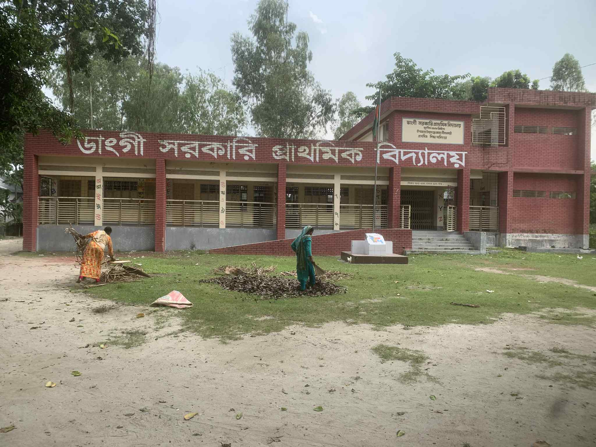 চার শিক্ষক ও ছয় শিক্ষার্থী নিয়েই চলছে সরকারি প্রাথমিক বিদ্যালয়