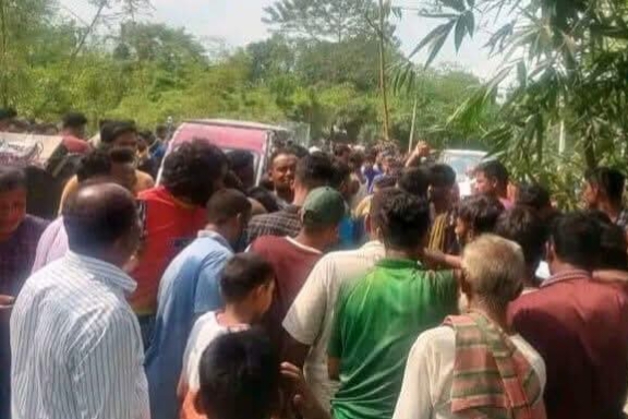 নীলফামারীতে পিকআপ ভ্যানের ধাক্কায় প্রাণ গেল নানি-নাতনির