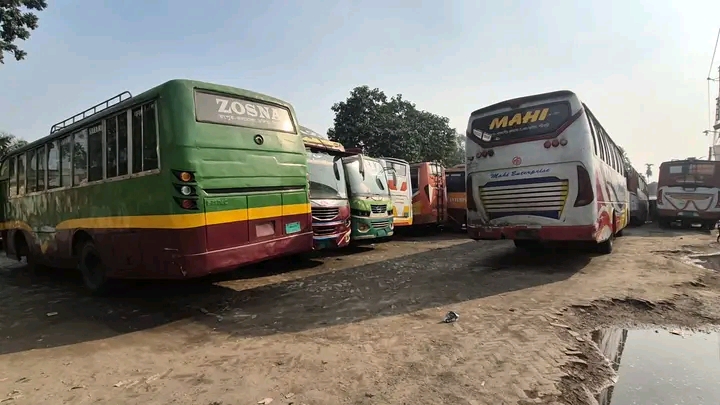 নীলফামারী-রংপুর অভ্যন্তরীণ রুটে বাস চলাচল বন্ধ