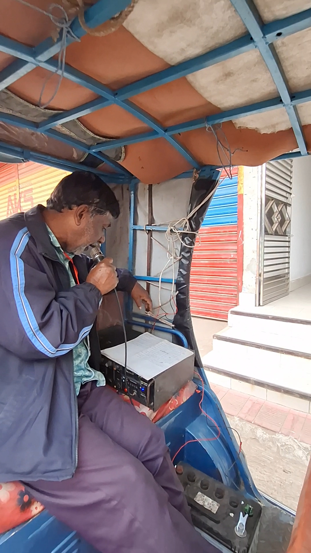 সৈয়দপুরে উর্দুভাষী ভোটারদের লক্ষ্য করে উর্দুতে নির্বাচনী মাইকিং