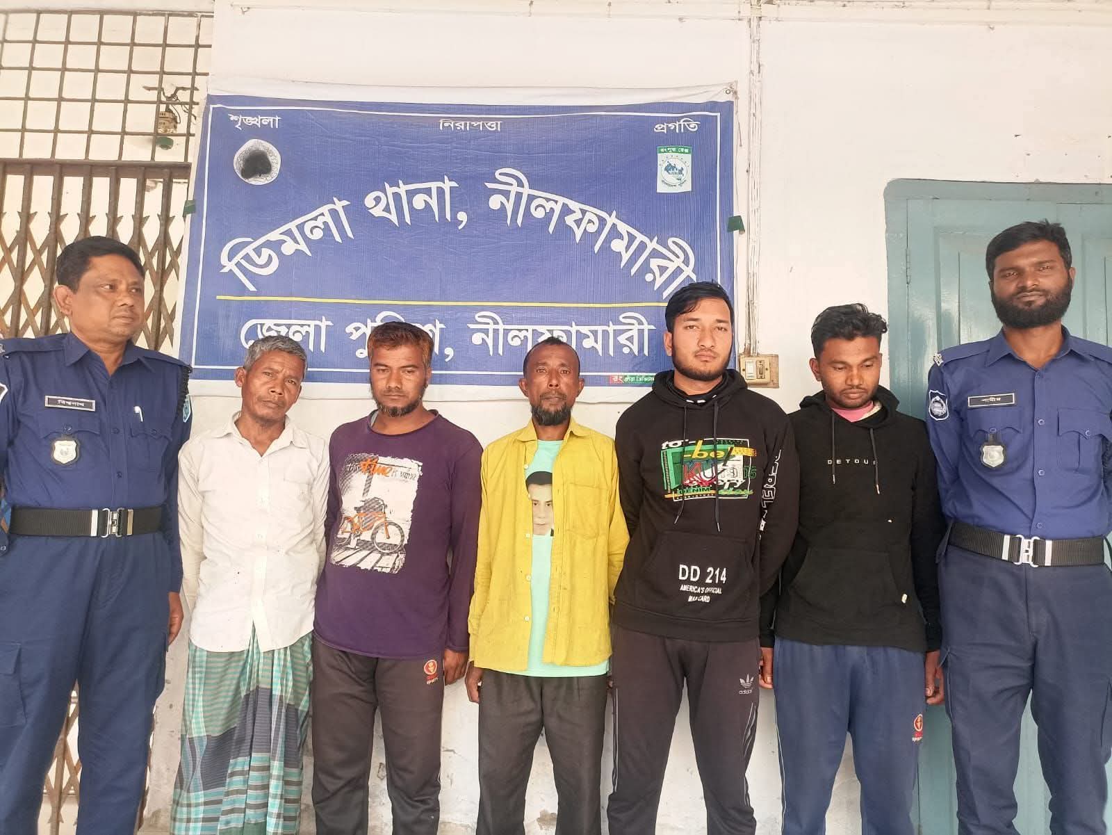 তিস্তা নদী থেকে অবৈধ পাথর উত্তোলন, পাঁচজন গ্রেপ্তার