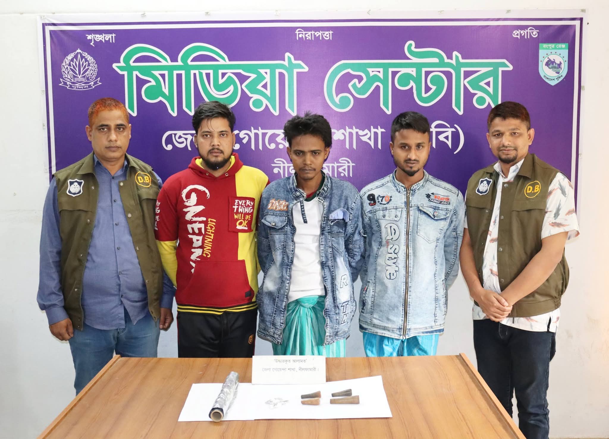নীলফামারীতে ডিবির অভিযানে হেরোইনসহ ৩ মাদক কারবারি গ্রেফতার