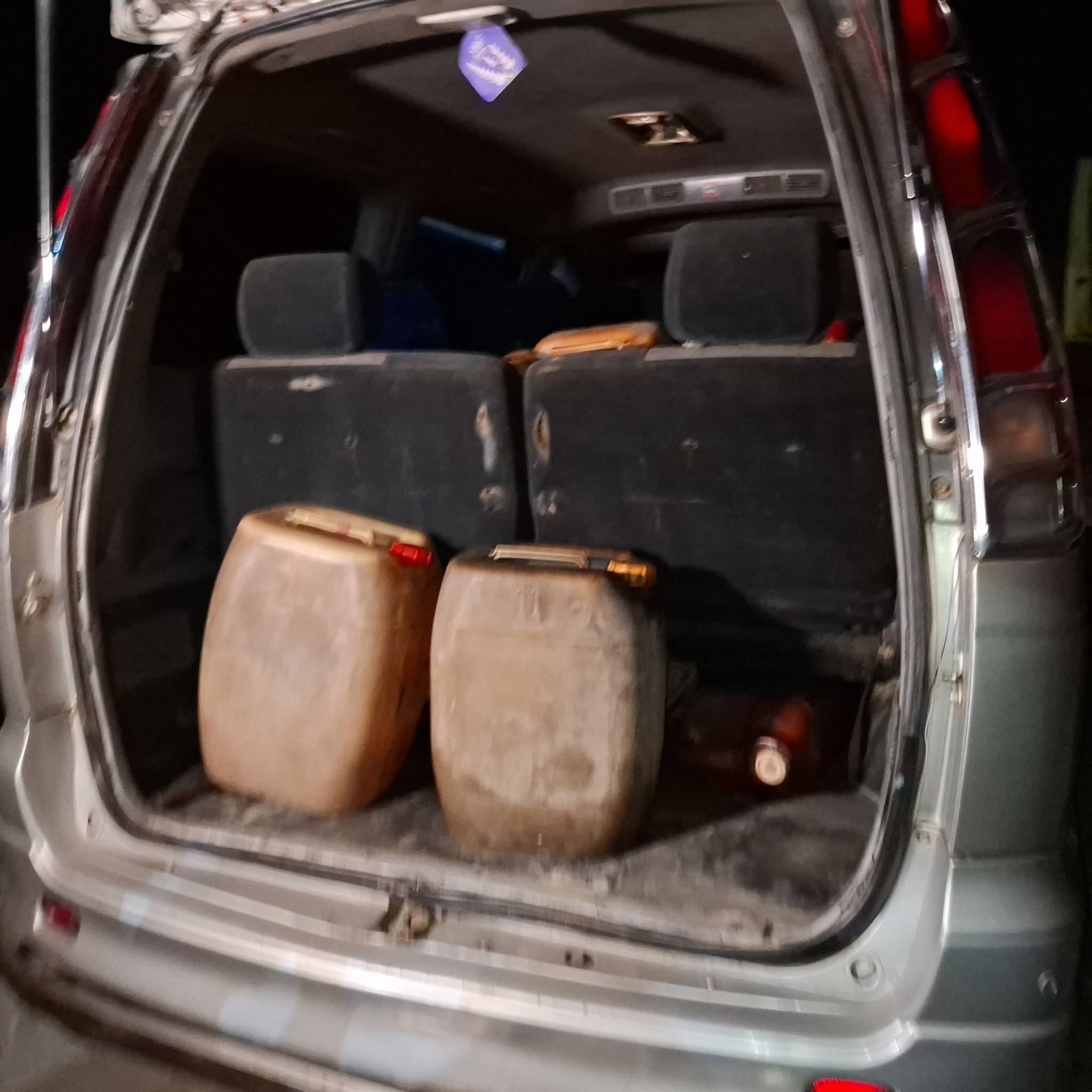 সৈয়দপুরে ভ্রাম্যমাণ আদালতের মধ্যরাতের অভিযান: বিপুল জ্বালানি তেলসহ ৭ জনকে জরিমানা ও কারাদণ্ড
